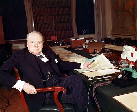  Winston Churchill: A Life：探索戰時領袖的英勇與複雜